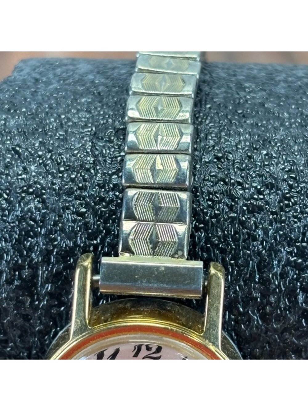 Timex Womens Gold-Tone Watch Vintage w Stretch Band - Elegant & Functional - Picture 7 of 9